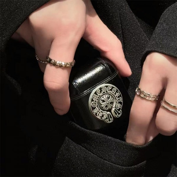 クロムハーツ Chrome Hearts エアーポッズ 第四世代ケース 便利 カラビナ付き 第3世代 airpods 4/pro2 ケース ハイブランド 落下防止ブランド Airpods Pro2/3 4メンズ レディースairpods pro2/4 3ケース ストラップ付き