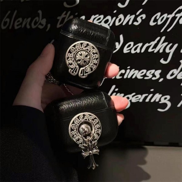 クロムハーツ Chrome Hearts エアーポッズ 第四世代ケース 便利 カラビナ付き 第3世代 airpods 4/pro2 ケース ハイブランド 落下防止ブランド Airpods Pro2/3 4メンズ レディースairpods pro2/4 3ケース ストラップ付き