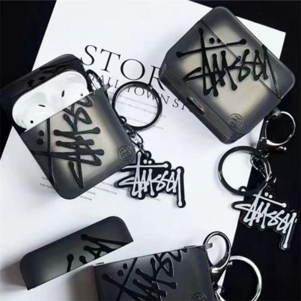 Stussy ステューシー エアーポッズ 第四世代ケース 便利 カラビナ付き軽量 エアーポッズ 4/プロ2/3カバー 紛失防止airpods 4 pro2ケース シリコンairpods pro2/4 3ケース ストラップ付き