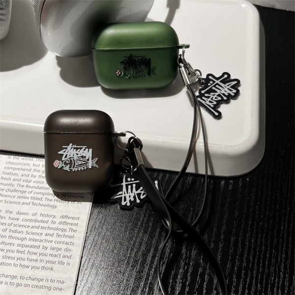 Stussy ステューシー エアーポッズ 第四世代ケース 便利 カラビナ付き 第3世代 airpods 4/pro2 ケース ハイブランド 落下防止ブランド Airpods Pro2/3 4メンズ レディースairpods 4 pro2ケース シリコン