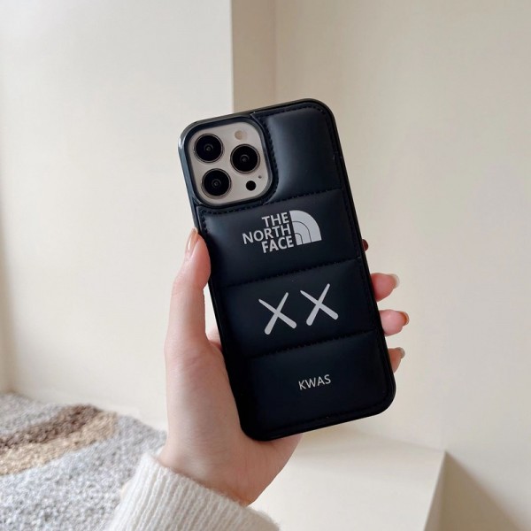 Kaws カウズ ザ・ノース・フェイス THE NORTH FACEアイフォン15 plus 14proブランドケース耐衝撃のiPhone 15 pro max 14  plusスマホケース男女兼用iPhone 15 14 pro maxケースカバーアップル 15+ 14proブランドスマホカバー薄型オシャレ