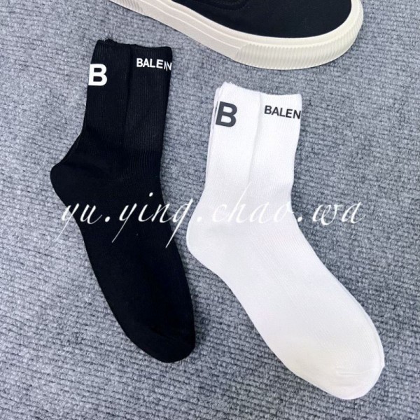 Balenciaga 靴下 メンズ バレンシアガ ソックス 韓国ブランド コピー ハイブランド スットキング 2足セット  涼しい ムレない おしゃれ 綿 春夏秋 靴下夏 綿 薄手 通気性 おしゃれ スポーツ くつしたランニング ゴルフ靴下 吸汗速乾 蒸れない スニーカーソックス